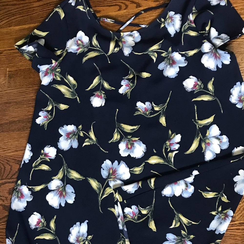 Floral Dress. - Picture 5 of 6